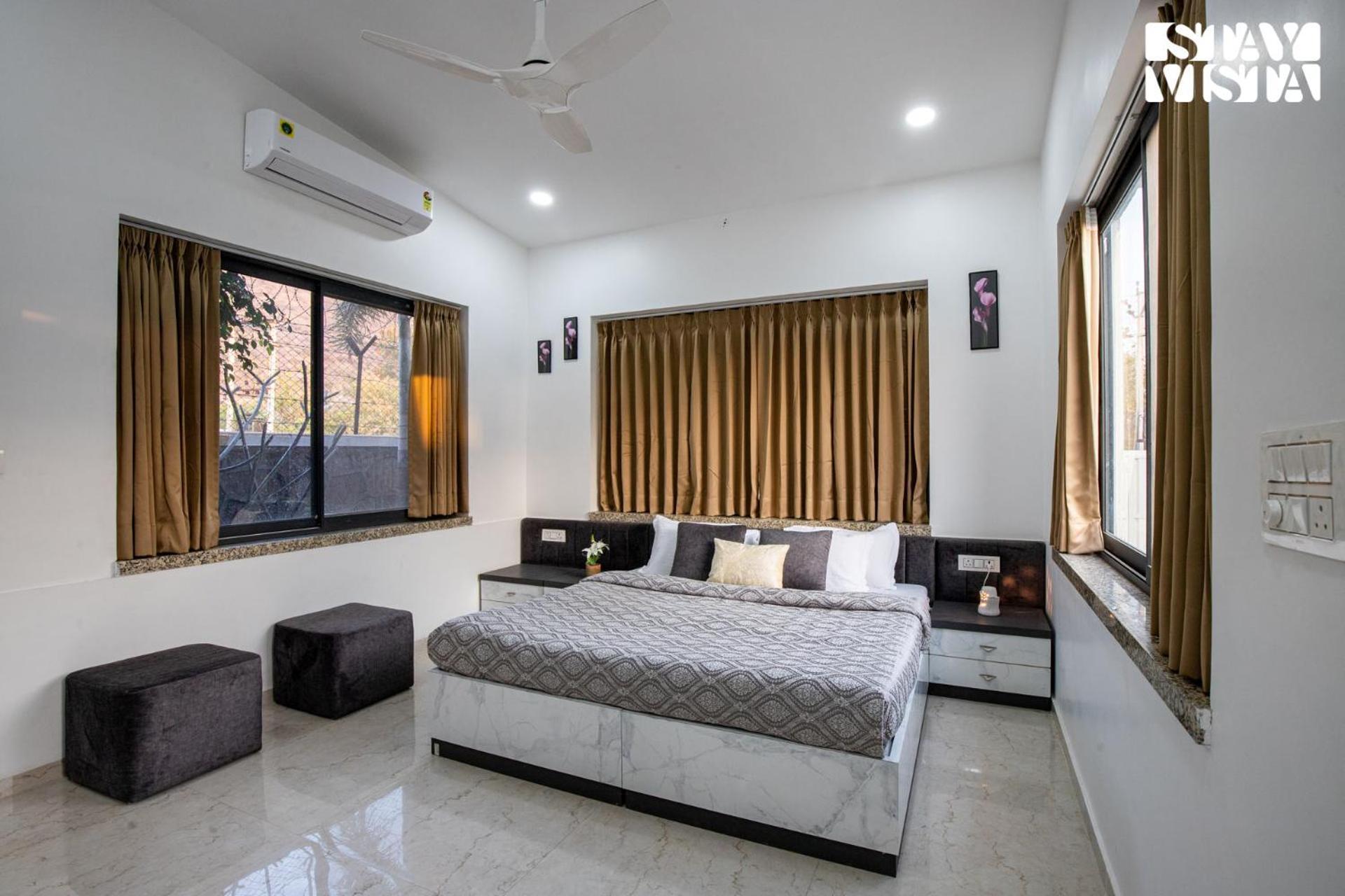Stayvista'S Bella Dream - Mountain-View With Outdoor Pool, Lawn Featuring A Gazebo & Indoor Games Udaipur Dış mekan fotoğraf