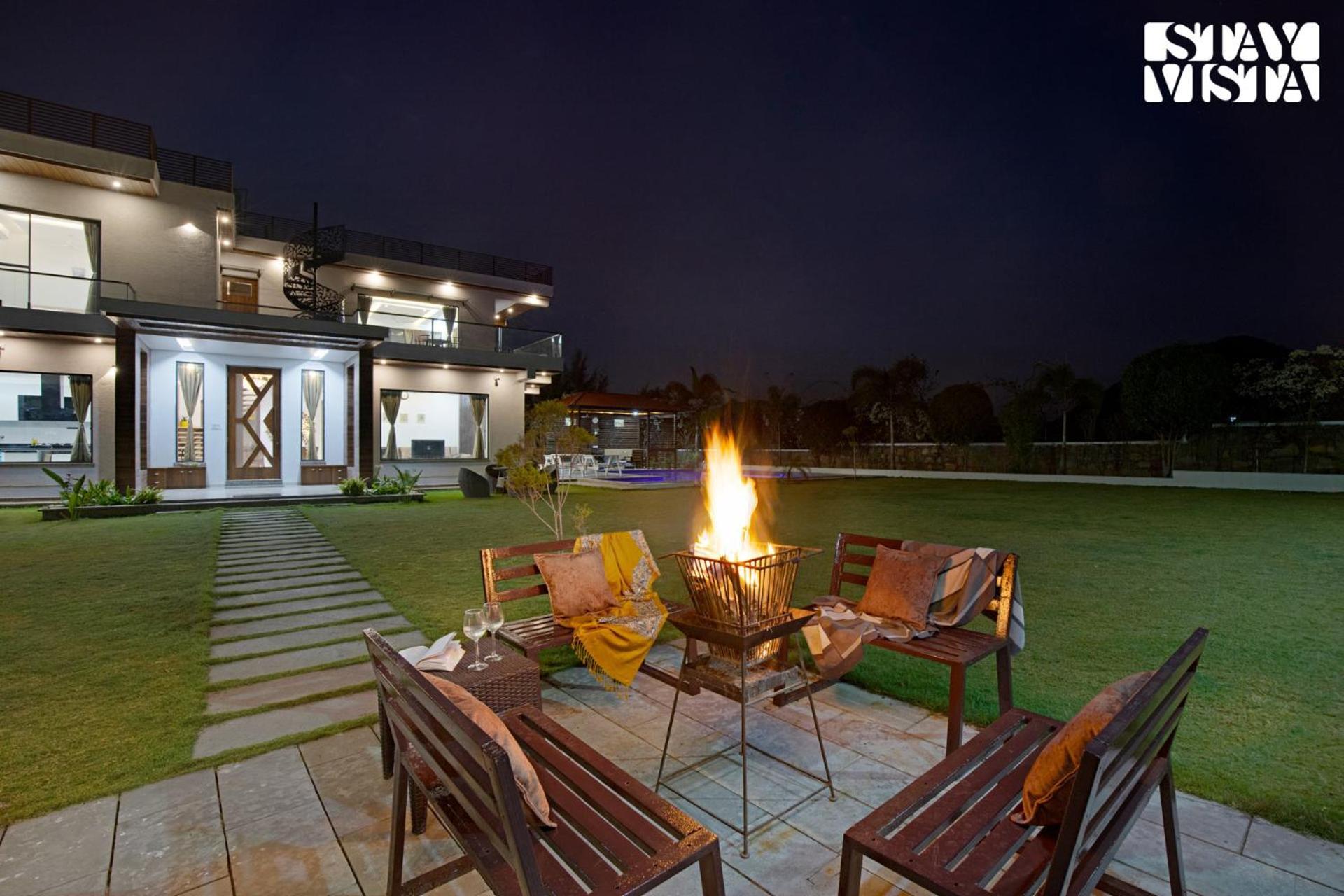 Stayvista'S Bella Dream - Mountain-View With Outdoor Pool, Lawn Featuring A Gazebo & Indoor Games Udaipur Dış mekan fotoğraf