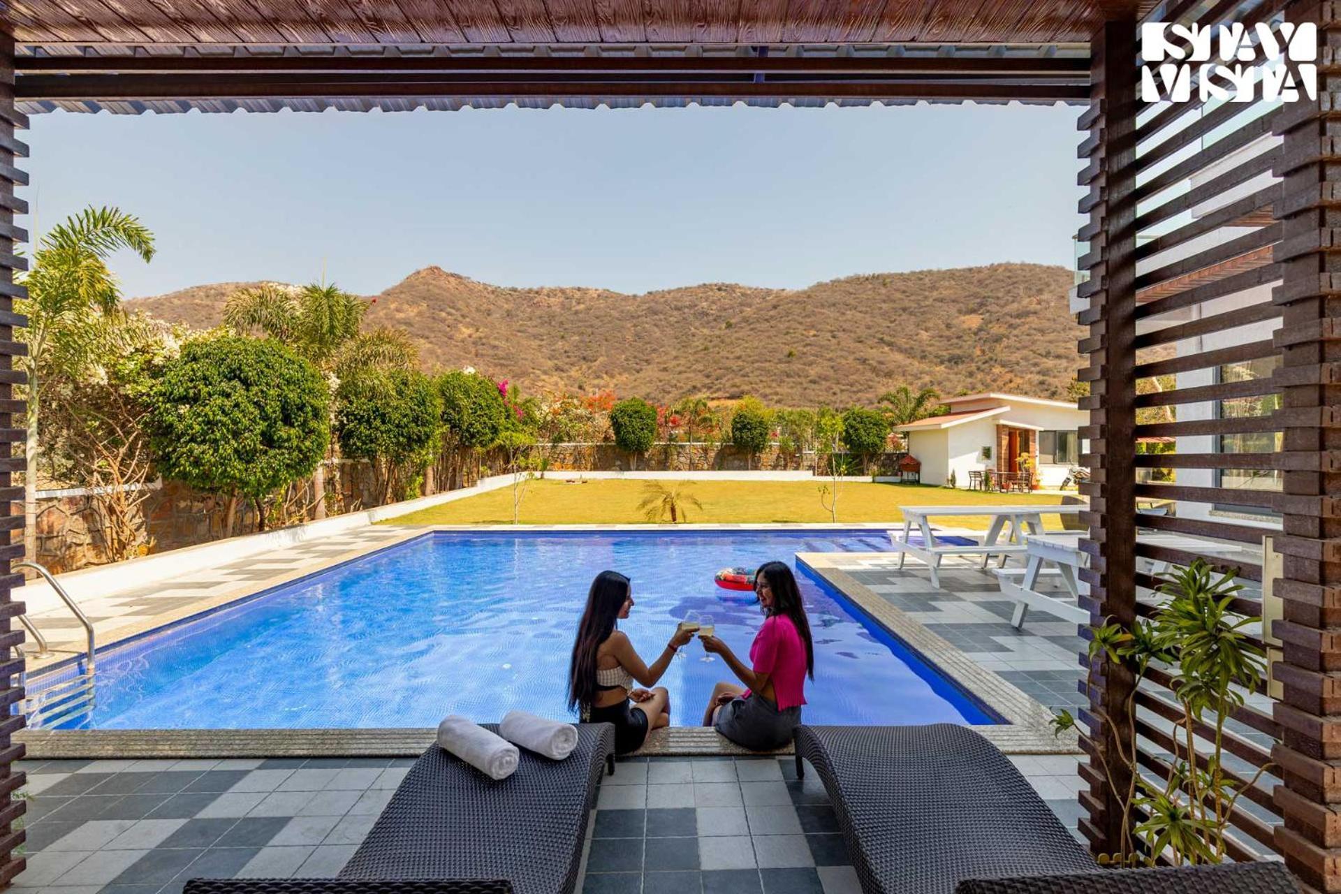 Stayvista'S Bella Dream - Mountain-View With Outdoor Pool, Lawn Featuring A Gazebo & Indoor Games Udaipur Dış mekan fotoğraf