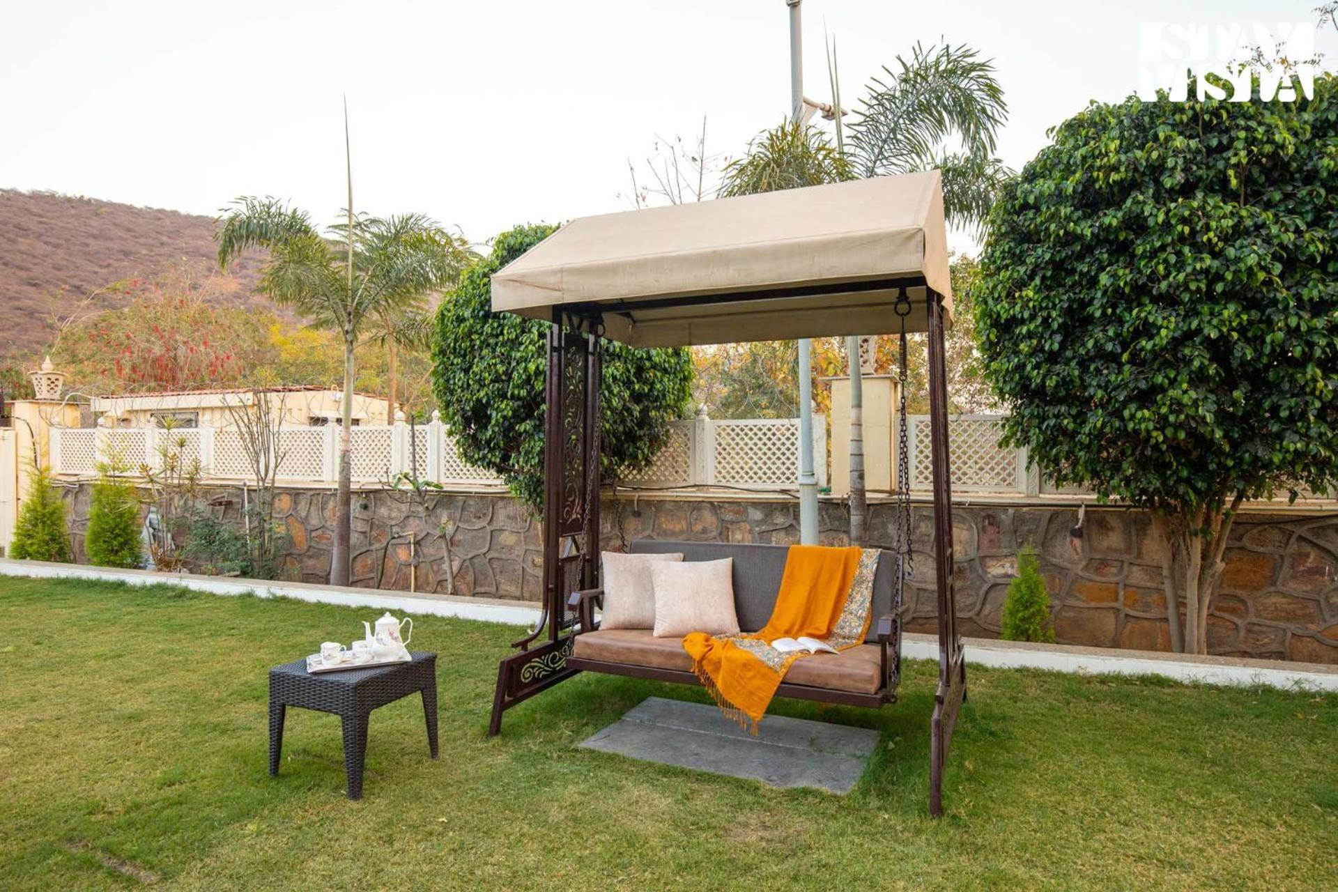 Stayvista'S Bella Dream - Mountain-View With Outdoor Pool, Lawn Featuring A Gazebo & Indoor Games Udaipur Dış mekan fotoğraf